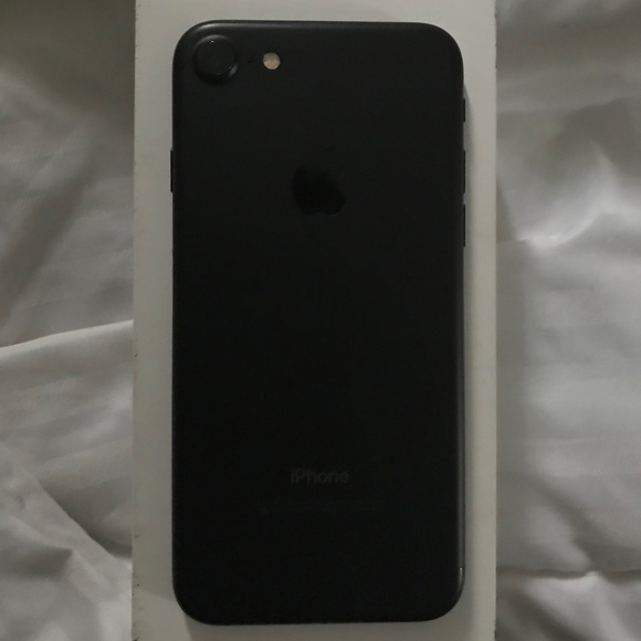 iPhone 7 32gb - Picture 2 of 2